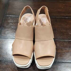 Sorel Elegant Tan Sandals